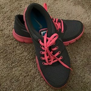Nike grey and pink flex experience RN